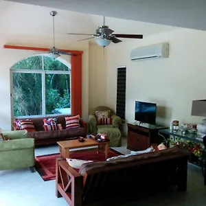 casa-beard-spacious-guest-house-with-high-speed-wifi-pool.tulum-hotels.net/